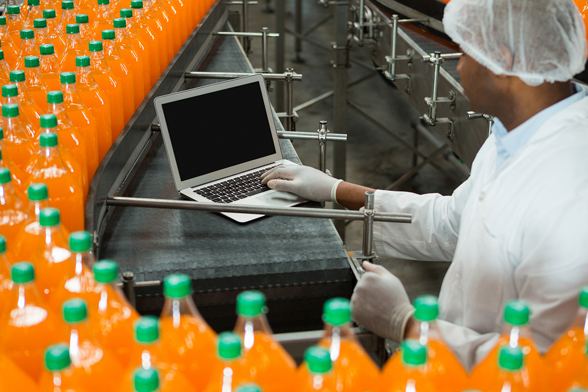 Why is traceability important in a food supply chain?
